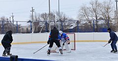 В Рождественские праздники на михайловском катке состоялась любительская встреча по хоккею
