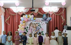 Состоялся праздничный концерт, посвящённый Дню матери в детском саду "Сказка"