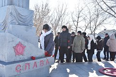 В поселке Михайловский состоялось возложение цветов к Обелиску