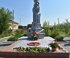В День памяти и скорби в поселке Михайловский прошла  церемония возложения цветов к Обелиску