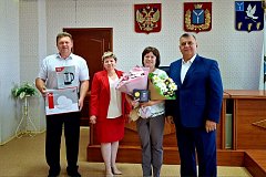 В День семьи, любви и верности семье Ханиных вручили медаль "За любовь и верность"