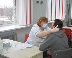 Продолжается медицинский осмотр учащихся михайловской школы