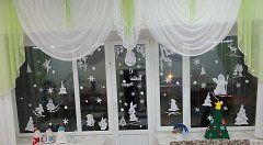 Организации и жители п. Михайловский украшают окна к новому году